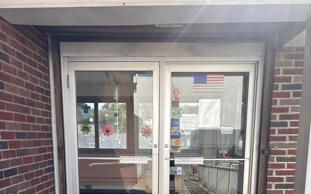 The front entrance of Blue Cross Dog and Cat Hospital at 470 McLean Blvd, Paterson, NJ